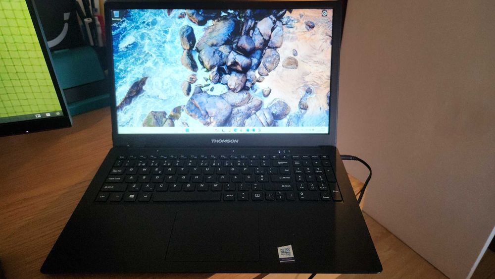 Portátil Thomson (Celeron N3350; SSD 120 GB, 4GB Ram)