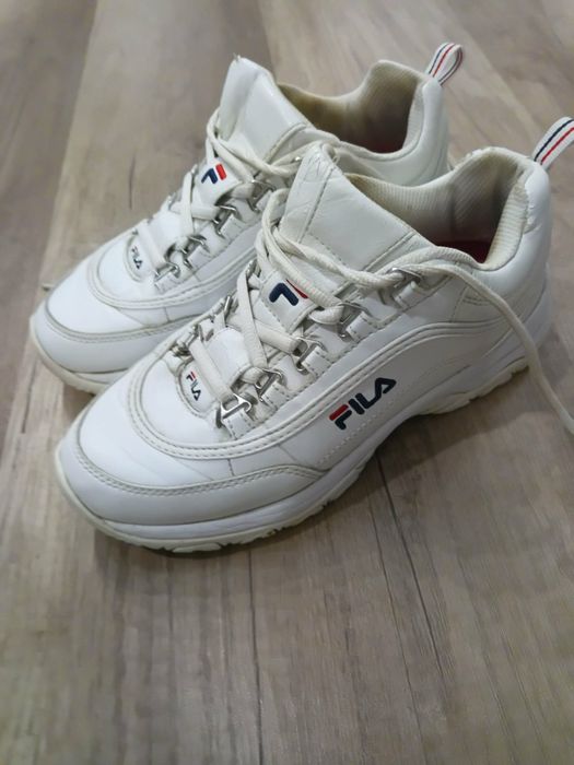 Buty damskie sportowe.