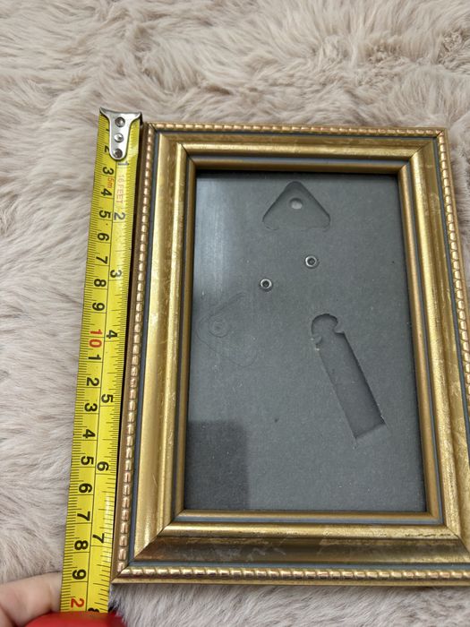 Złota drewniana ramka na zdjęcie