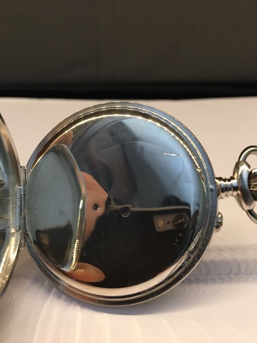 Relógio de bolso marca Merville em prata