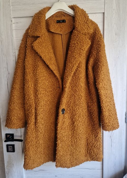 Płaszcz baranek boucle musztardowy F&F 40