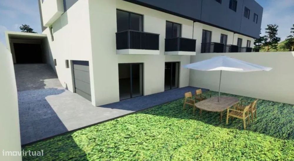 Moradias Novas 3 frentes com Jardim - Águas Santas - Exc. localização