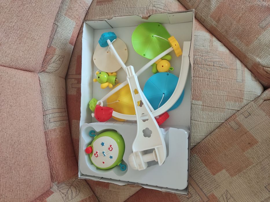 Дитячий музичний мобіль