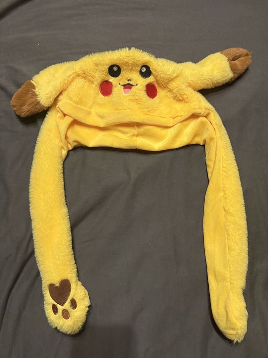 świecąca czapka Pikachu