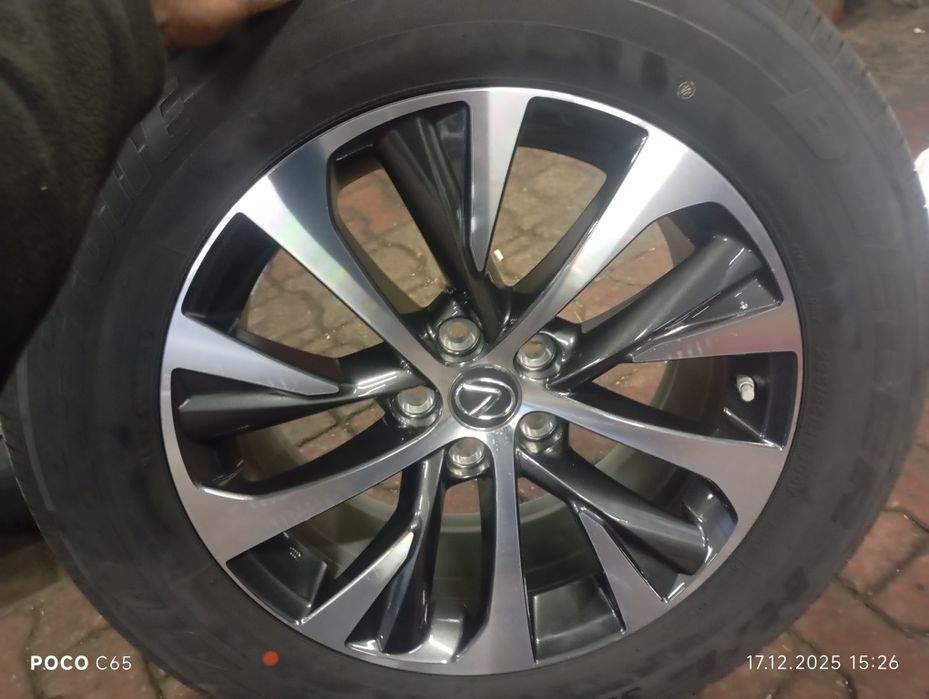 Продам комплект дисков с резиной lexus RX 18