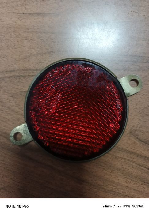 Катафот красный.