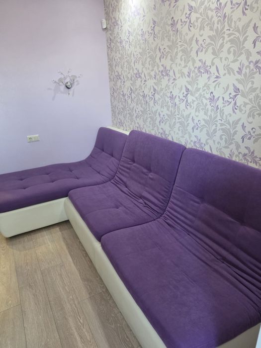 Великий сімейний диван, в гарному стані