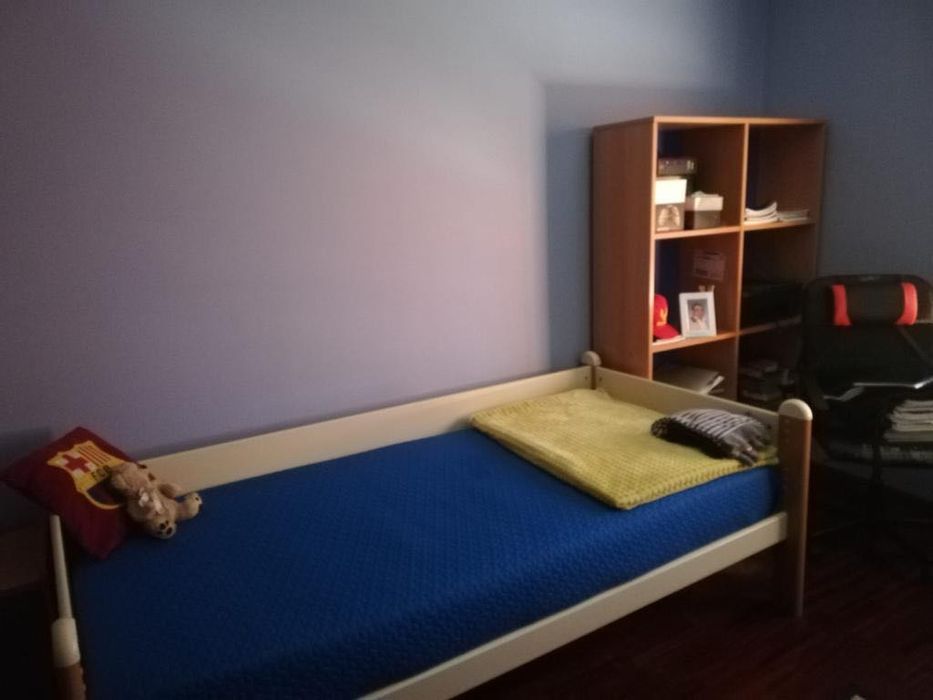 Cama de solteiro com estrado