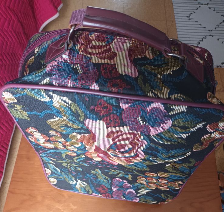 Pequena mala de viagem