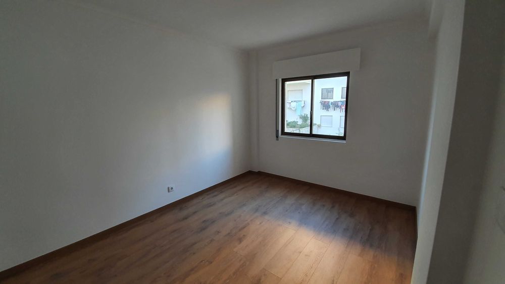 Apartamento T3 em Linda Velha para arrendamento