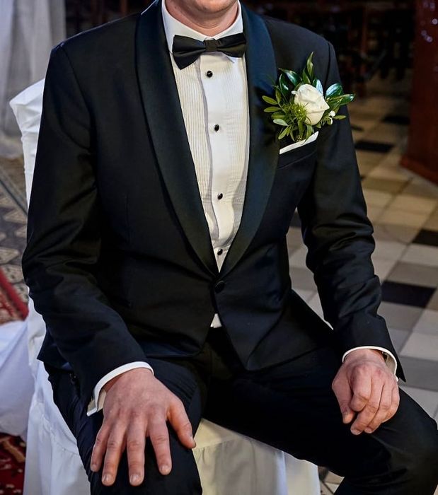Smoking czarny ślubny