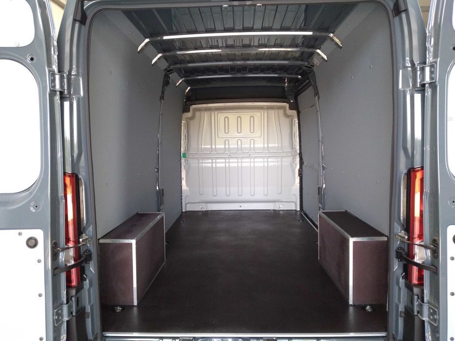 Fiat Ducato L3H2  Zabudowa paki z lekkiego tworzywa PCV // KNAUTECH