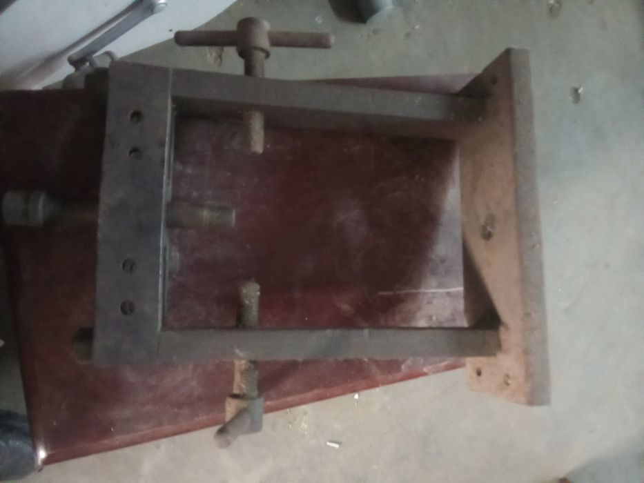 Prenssa antiga. Funciona .