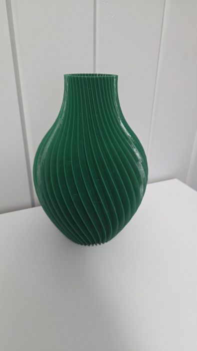 Ваза смарагд надрукована на 3D принтері