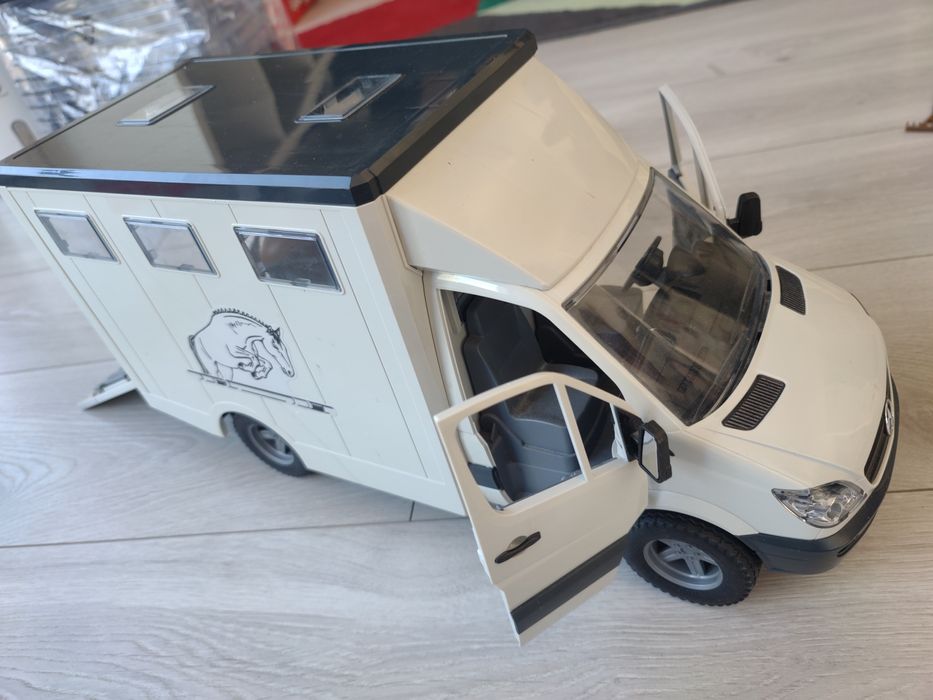 Bruder Mercedes sprinter do przewozu koni