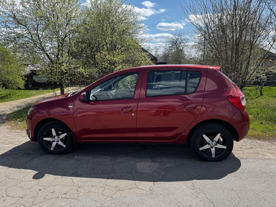 Авто Dacia Sandedo