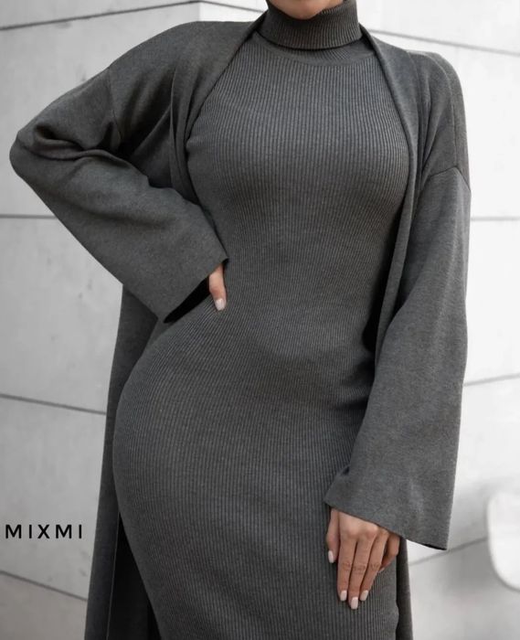 Продається костюм . Бордо.