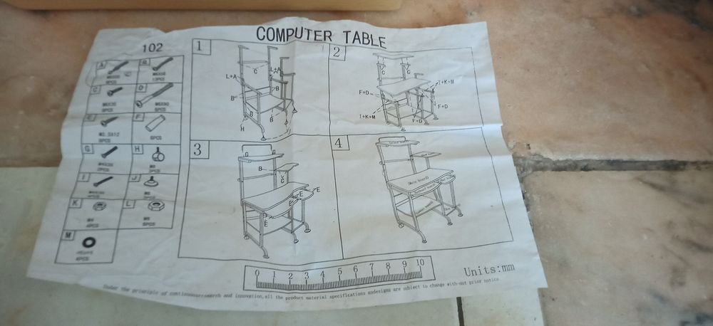 Secretaria para computador desmontada