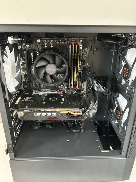 Komputer Gamingowy: Ryzen 5 1500X- 4R/8W/Dyski 628GB/16GB RAM/AMD-4GB/