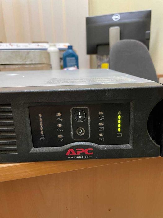 Безперебійник APC Smart-UPS 1500
