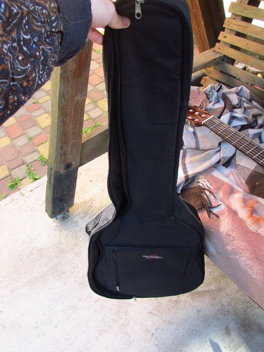 продам класичну гітару