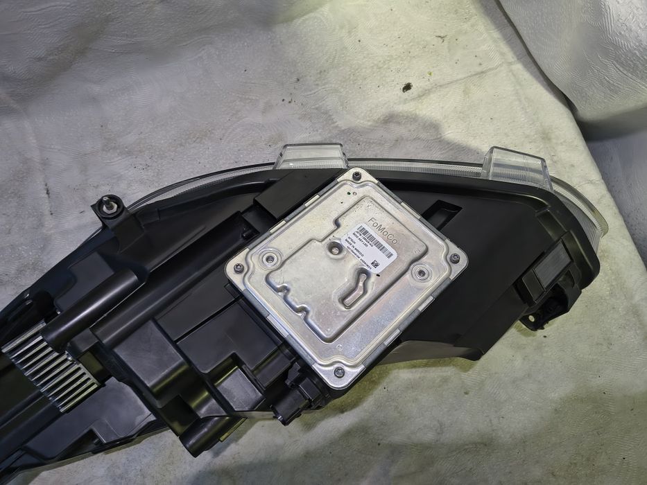 Lampa prawa LED Ford Fiesta Mk 8 VIII Europa reflektor przedni prawy