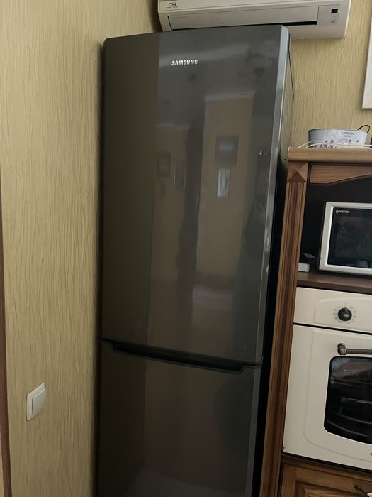 Холодильник Samsung