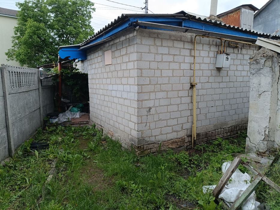 Продам 1/2будинку можна під програми та земельну ділянку 7сот.в Броварах.