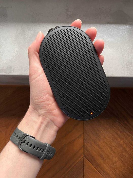 Портативна акустична система BANG & OLUFSEN Beoplay P2 Чорний
