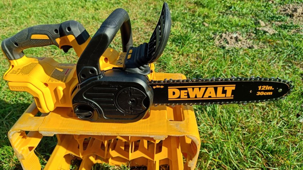 Акумуляторна пила DeWalt DCCS620,  dccs621