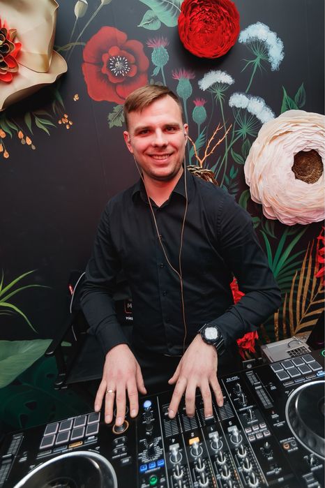 DJ, oprawa muzyczna Twojego wydarzenia, technika sceniacza