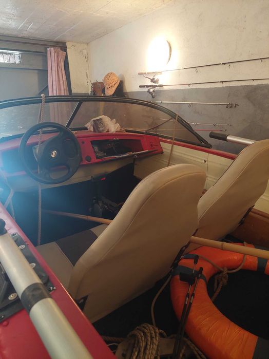 Двоповерховий бокс для лодки