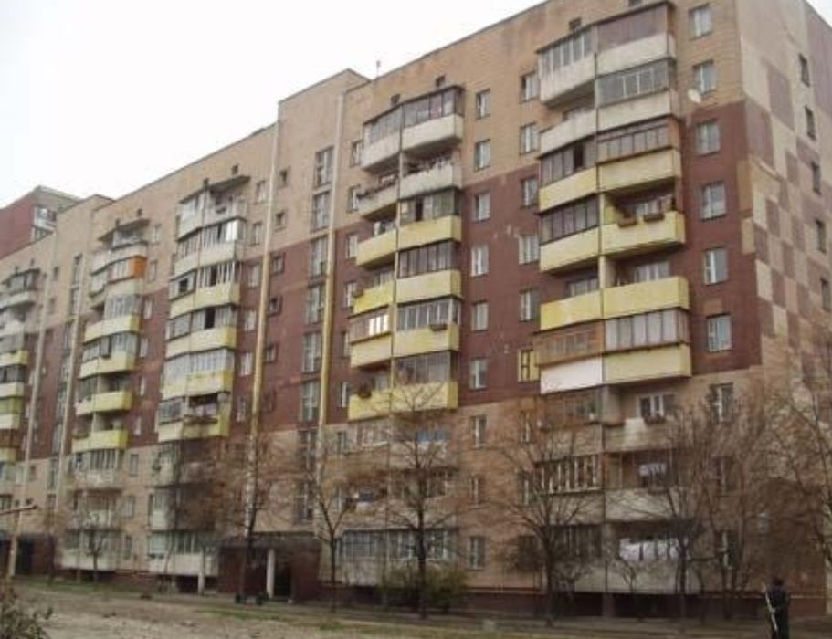 Продається  ВІД ВЛАСНИКА 1-кімнатна квартира по проспекту Червоної Каліни, 4-А. Чудове розташування - початок Троєщини  для проживання або оренди.