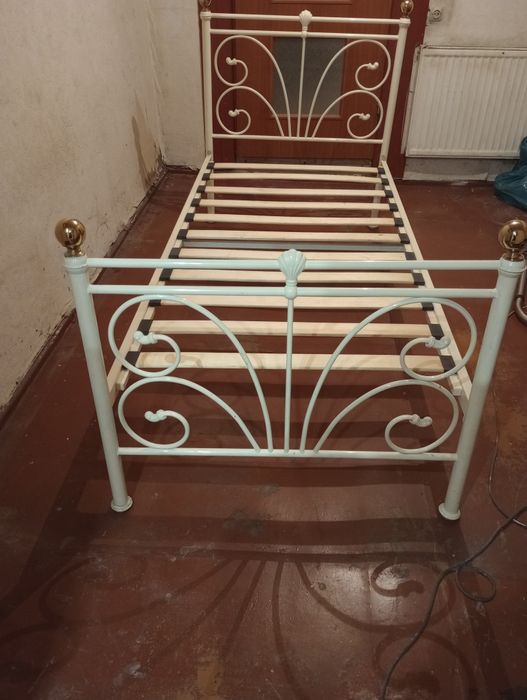 Łóżko metalowe jedynka