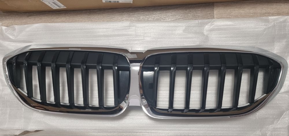 Решетка радиатора  BMW G20