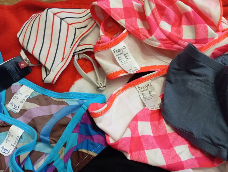 Zestaw paka bielizny,biustonosze,stroje