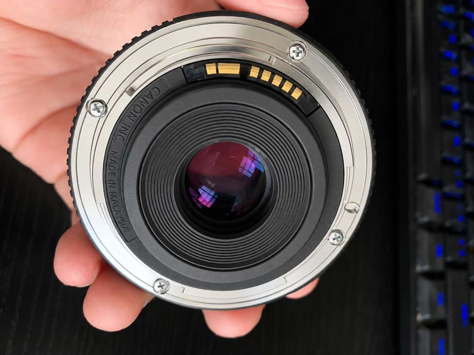 Canon EF-S 24mm f/2.8 STM | Como Nova