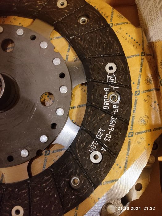 новый комплект сцепления оригинал на к9к 1.5 dci МКПП
302057505R.