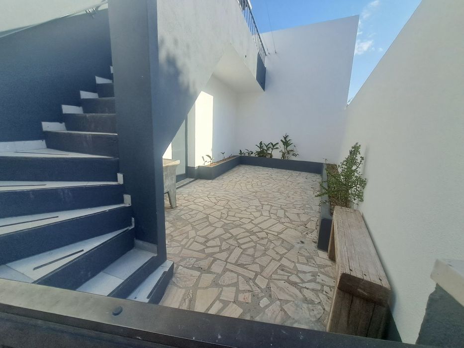 Moradia T3 com garagem e quintal
