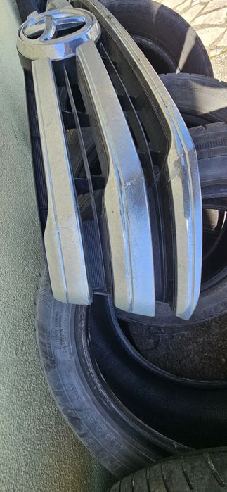Grela frontal toyota hilux