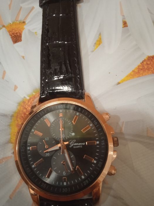 Продам наручные часы ,,Avon