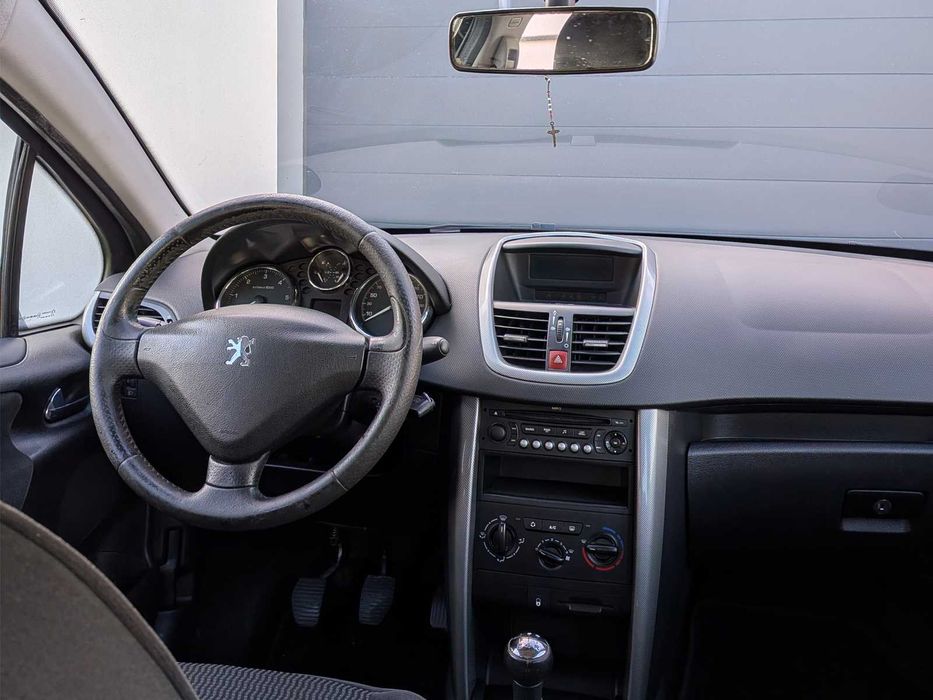 Peugeot 207 1.4 HDi — 2007 — 175.000 km — photo 5