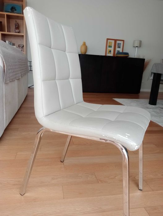 Vendo 8 cadeiras de jantar p/ estofar