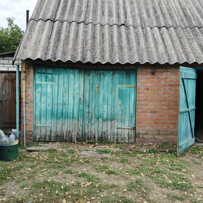 Продаю 2 уютных жилых дома на участке 20 соток г.Мерефа в сосновом бор