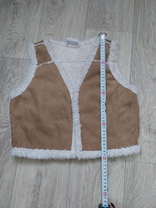 Жилетка безрукавка