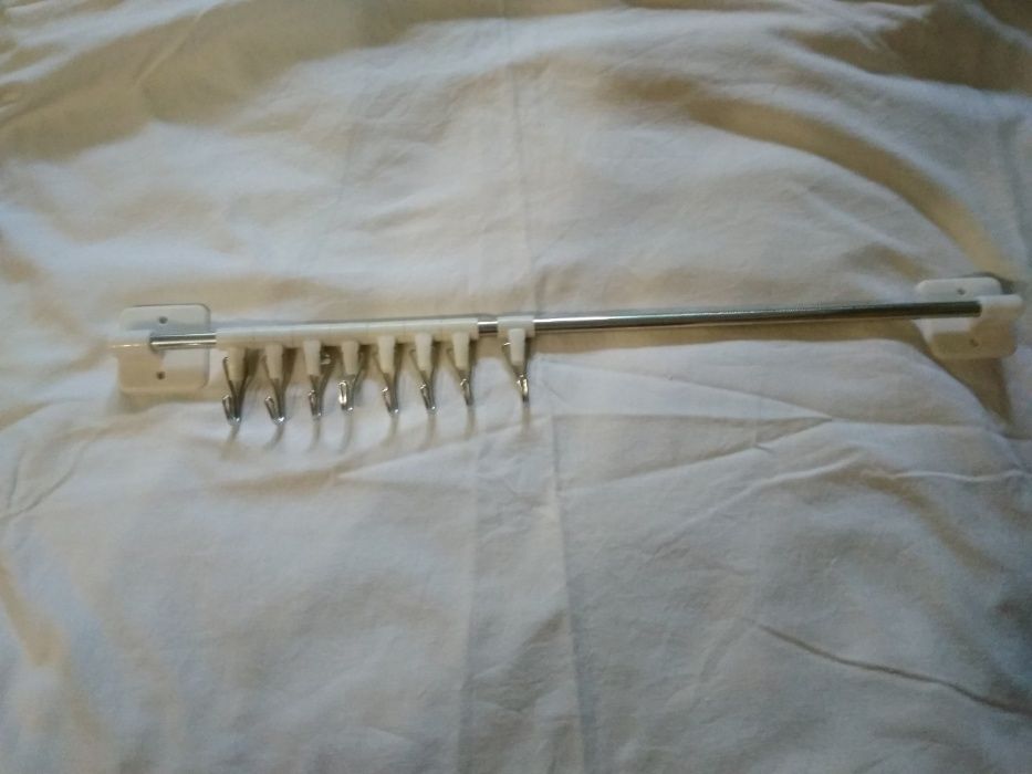 Вешалка на липучках 8 крючков