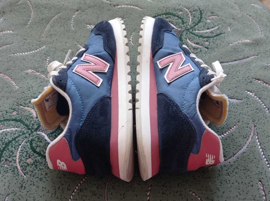 Кроссовки New balance 527 оригинал)фирменные размер-39 стелька- 25,5см