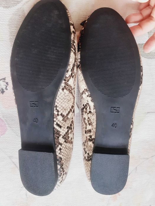 Sabrinas bege padrão cobra Seaside