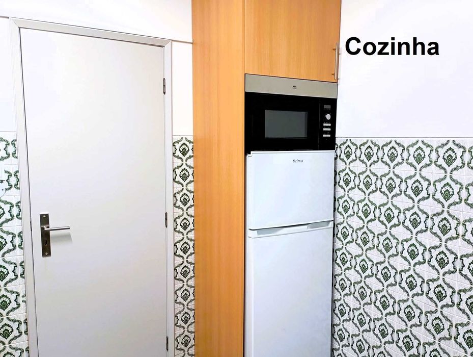 Quarto mobilado em moradia T3