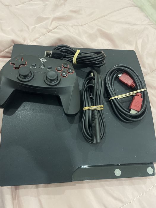 PS3 slim 500G com comando e 5 jogos